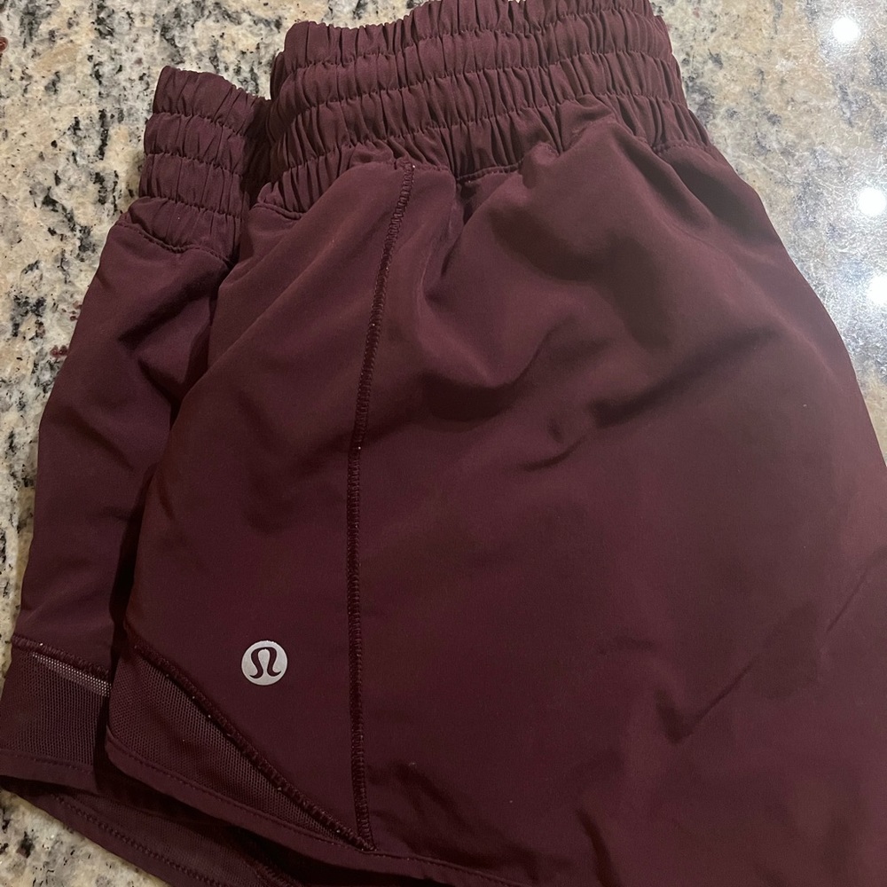 Lululemon hotty hot short sz 8